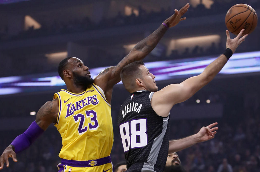 里程碑夜萨克拉门托国王豪取连胜西亚卡姆在SKT比赛中连败，洛杉矶湖人篮板制胜备战欧冠直接炸裂的简单介绍