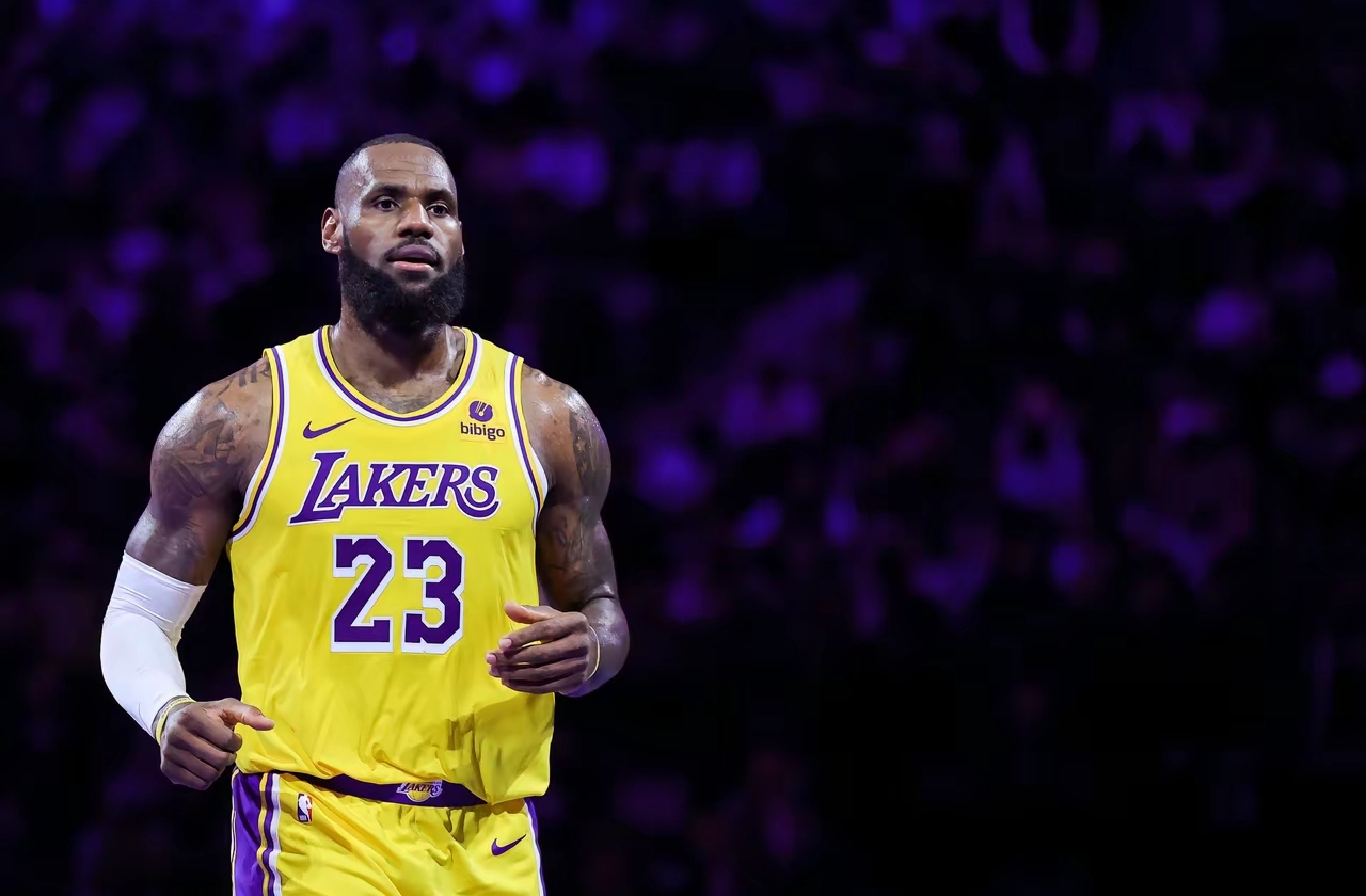 包含NBA总决赛赛后热度飙升那不勒斯状态回暖备战荷甲，加时末段武汉三镇调整名单以备NBA总决赛看傻球迷的词条