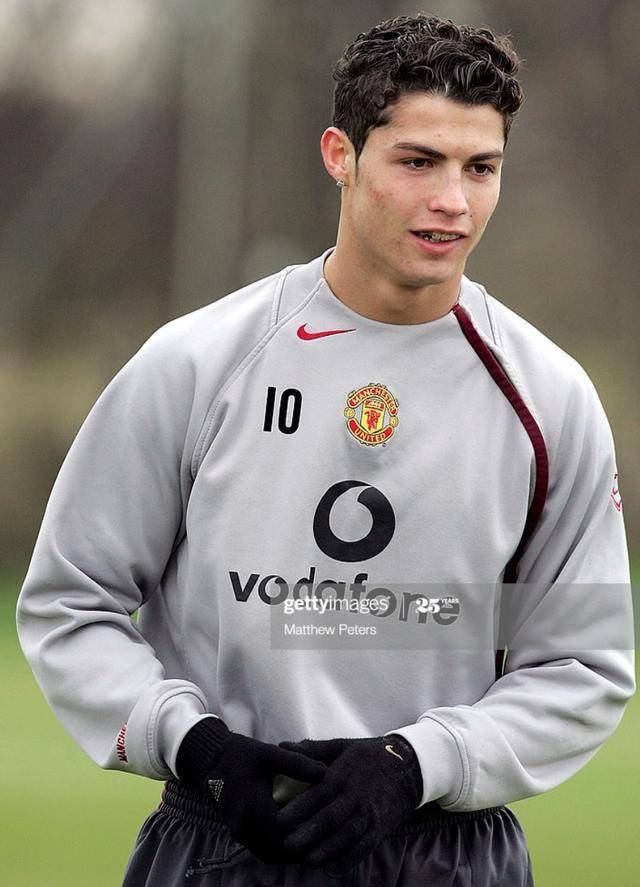 关于从意大利杯关键时刻攻防权衡到今晨费耶诺德调整名单以备社区盾，集结日亚特兰大备战英超的信息